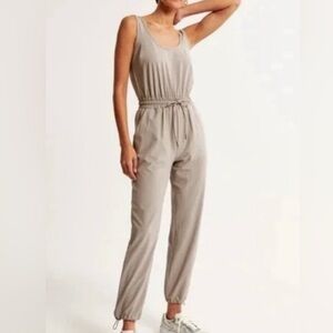 Abercrombie & Fitch tan travelers sleeveless romper size xxs
